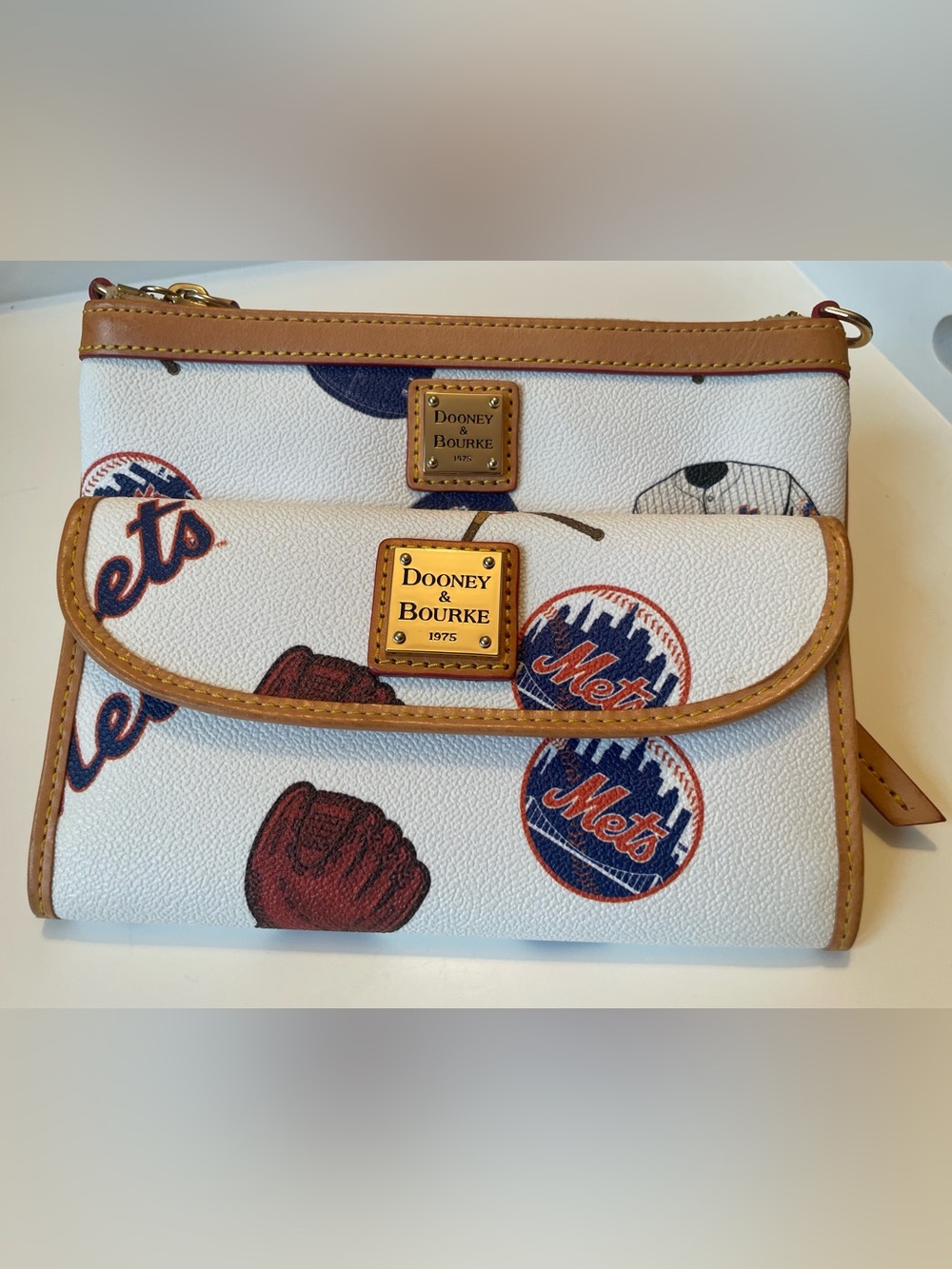 NWOT Dooney & Bourke NY Mets Wristlet Clutch & Wallet Set MLB